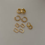subtle teardrop shape, these retro inspired ribbed huggie hoop earrings are crafted of Vermeil (14K gold-plated sterling silver)