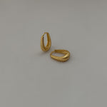 subtle teardrop shape, these retro inspired ribbed huggie hoop earrings are crafted of Vermeil (14K gold-plated sterling silver)