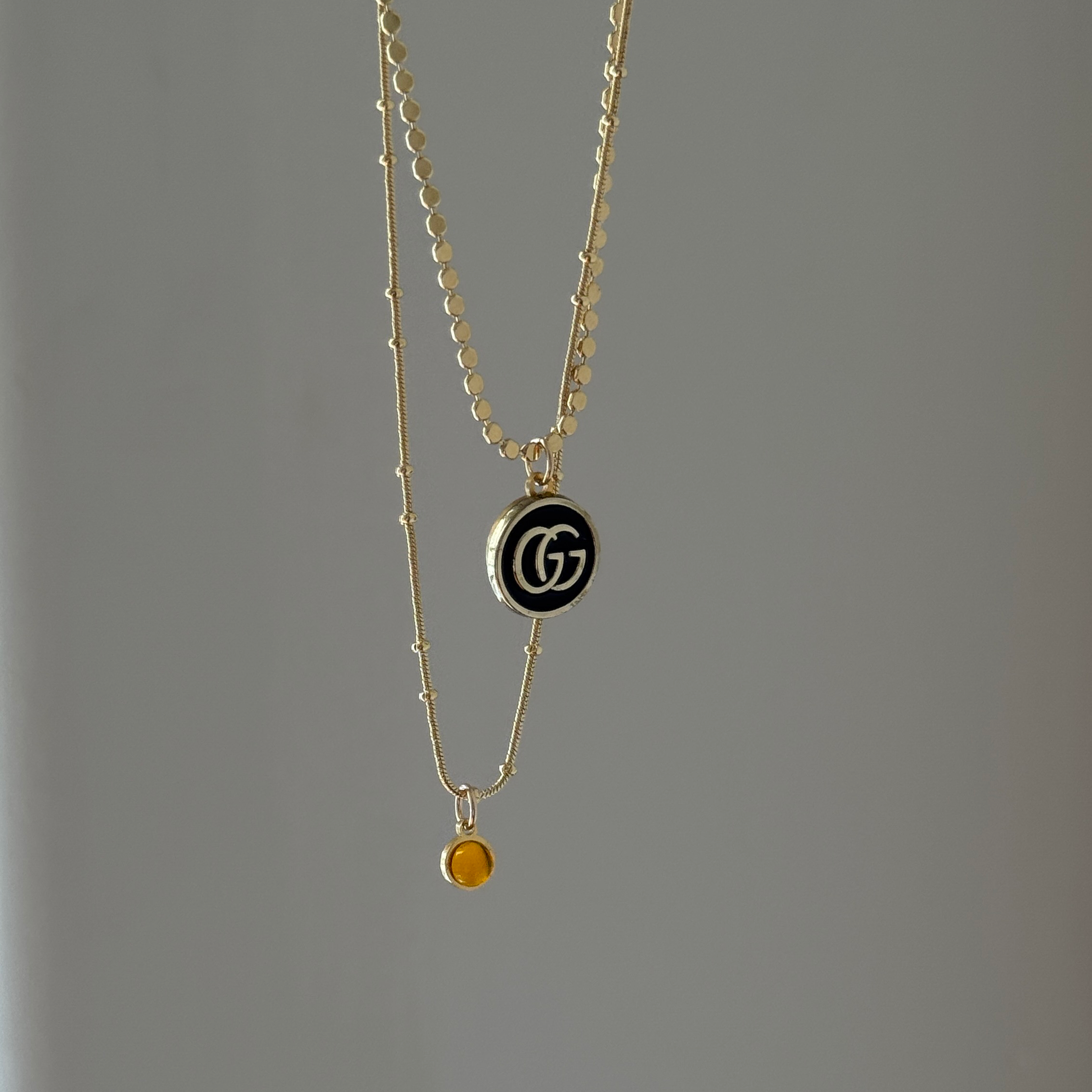 vintage mini gucci charm pendant necklace. black and gold. 