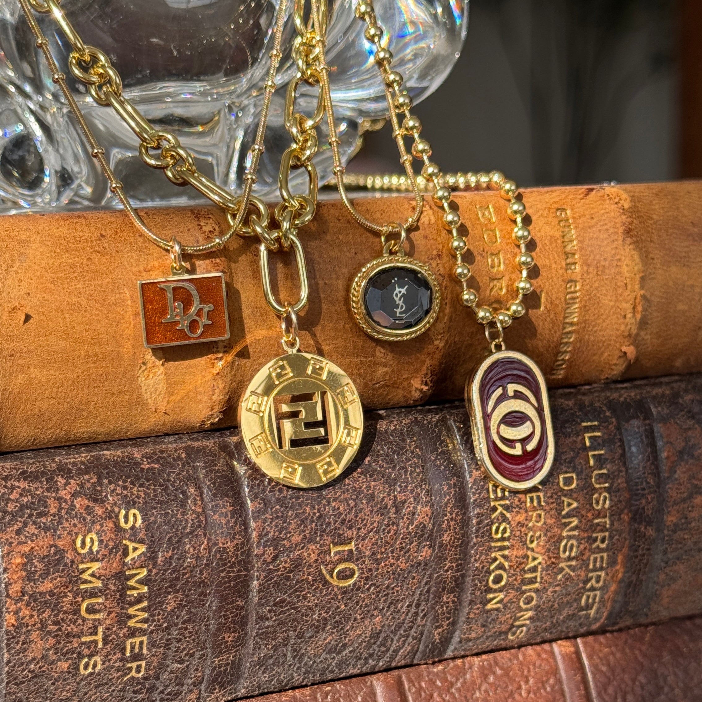 Vintage Gucci Rouge Enamel Emblem Necklace – Re-Dunne