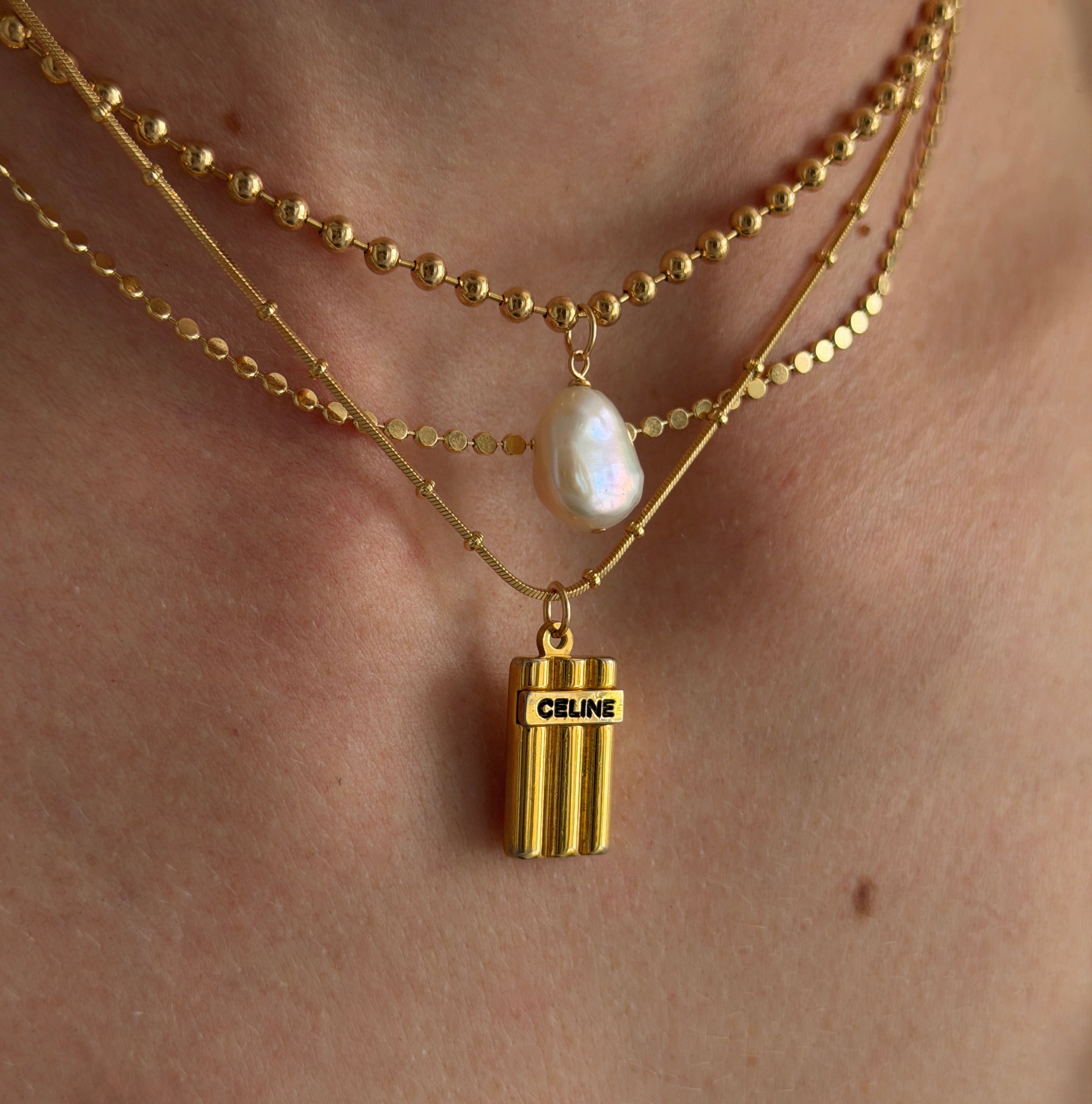 ✨良品✨CELINE ♡ Vintage ♡ necklace Vintage Celine Ribbed Gold Bar Pendant Necklace – Re-Dunne