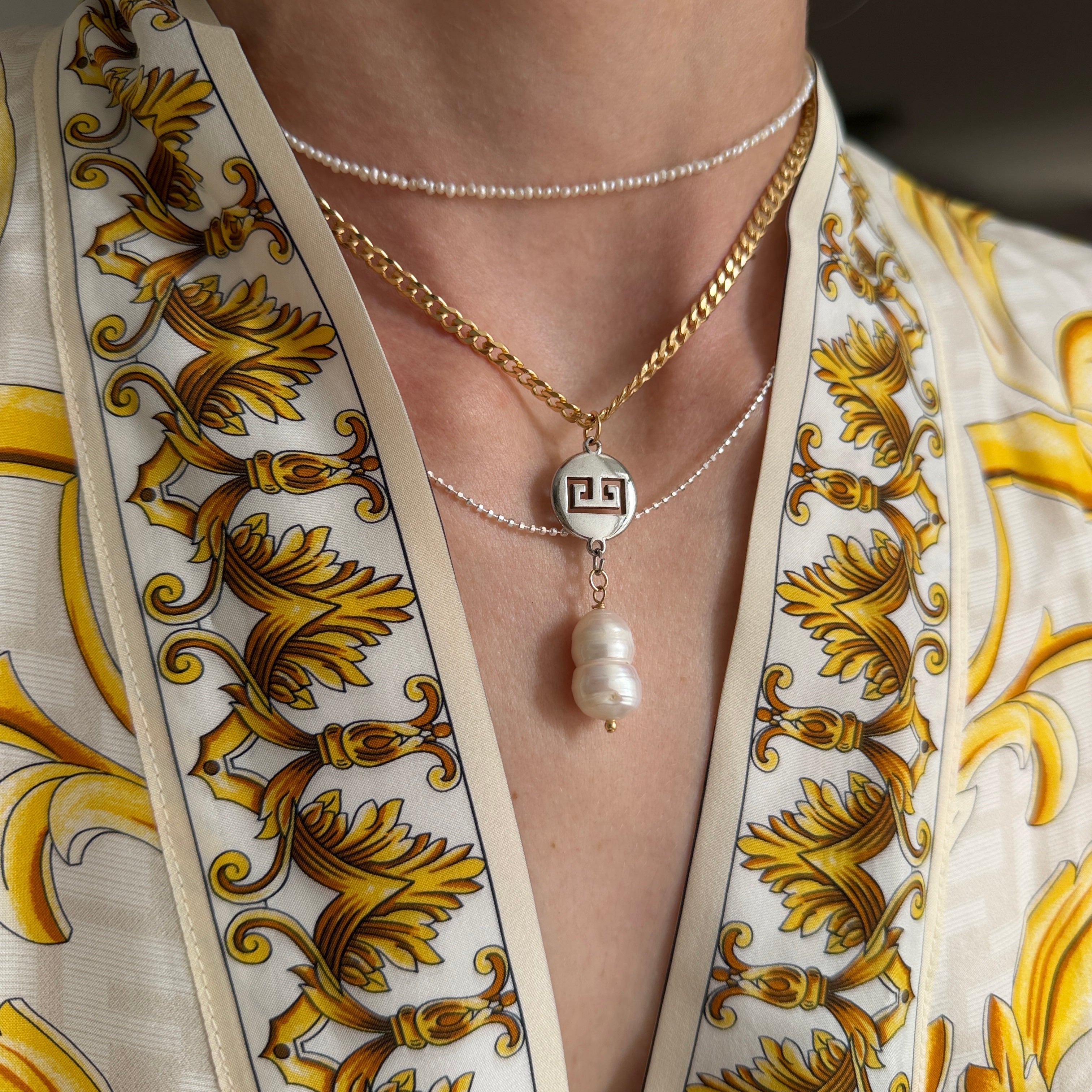 GIVENCHY ヴィンテージ ネックレス 7連 パール Vintage Givenchy Dangle Charm Pearl Pendant Necklace – Re-Dunne
