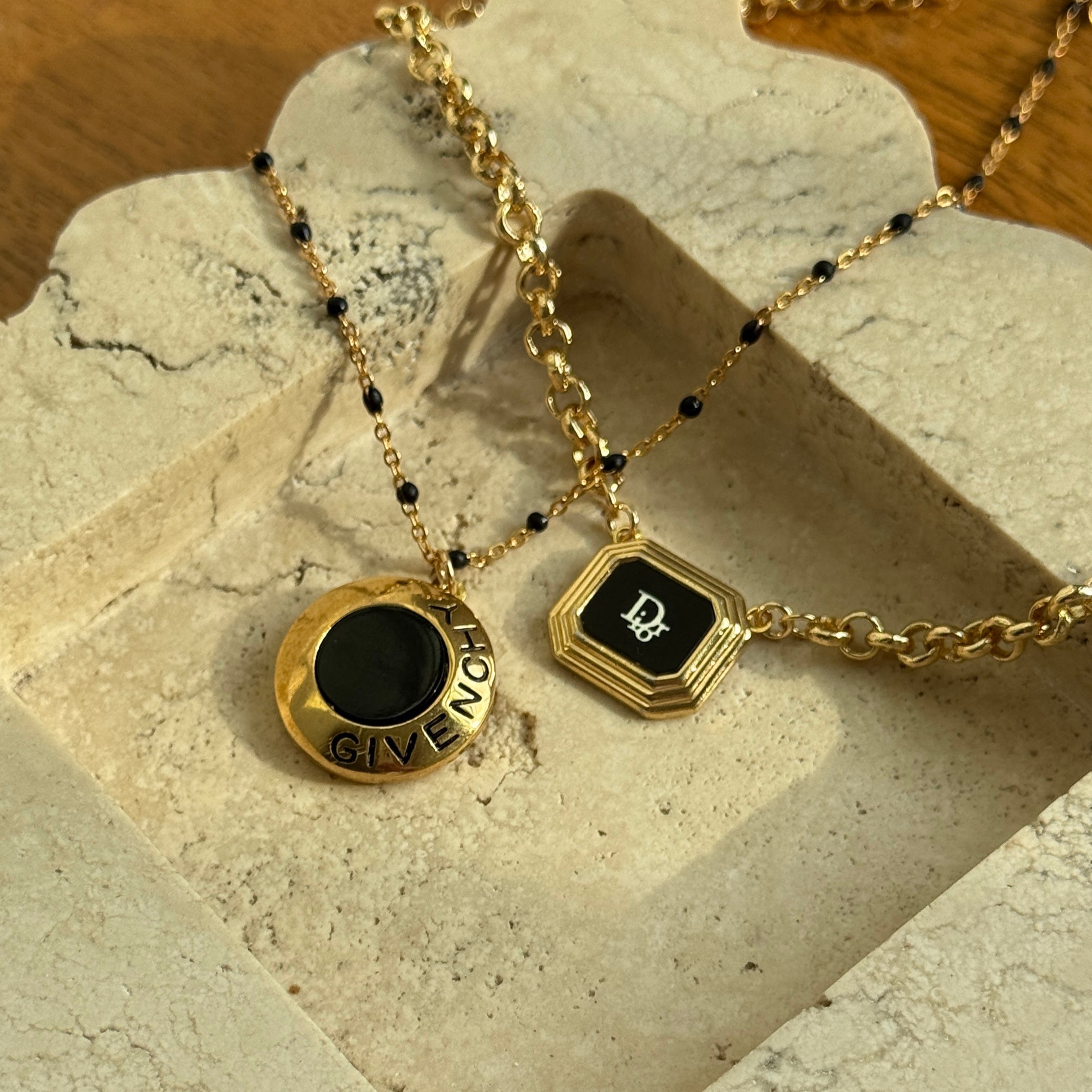 ヴィンテージ　GIVENCHY ルーペ　ネックレス VINTAGE GIVENCHY ジバンシィ ペンダント ネックレス ロゴ ゴールド